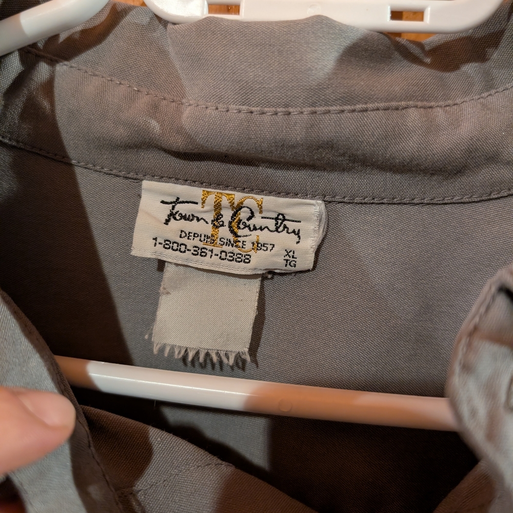 2/22$ Men's Gray Button-Up Shirt - Picture 4 of 4